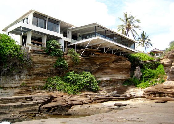 rumah di tanah menurun.jpg